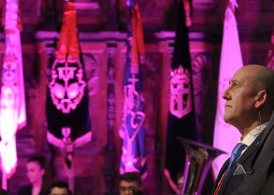 Imagen secundaria 1 - Varios momentos del pregón y presentación de Santiago Muñoz.