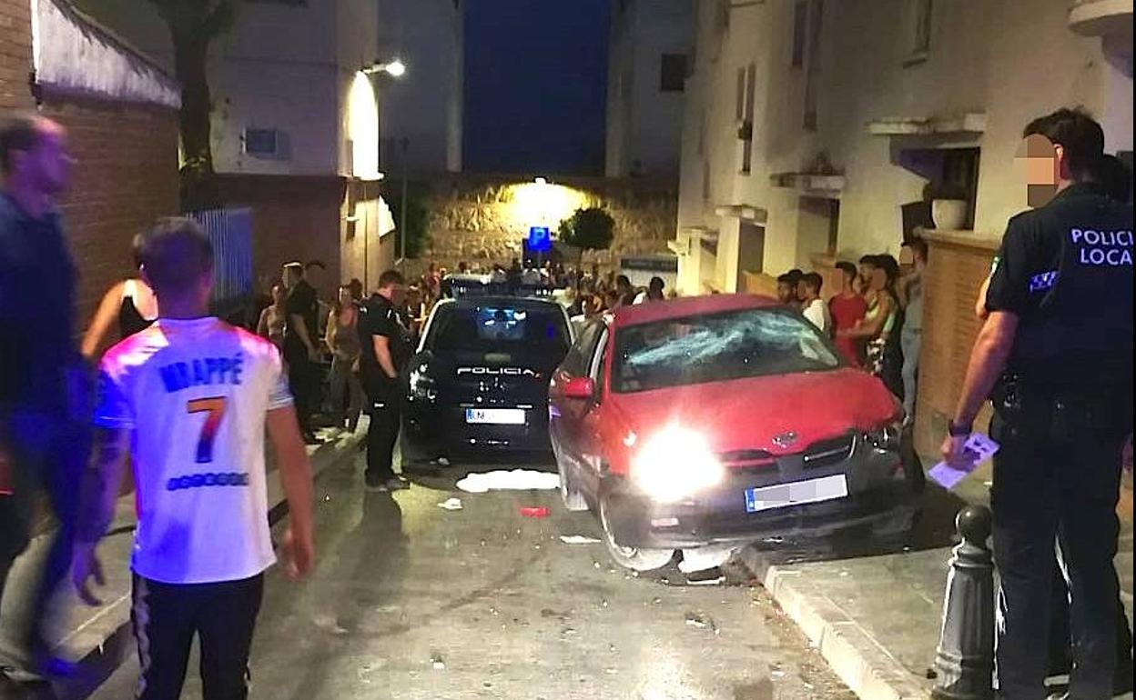Seis heridos, entre ellos una menor, tras un atropello y diferentes altercados en La Alameda