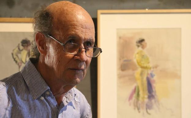 El autor ante una de sus obras.