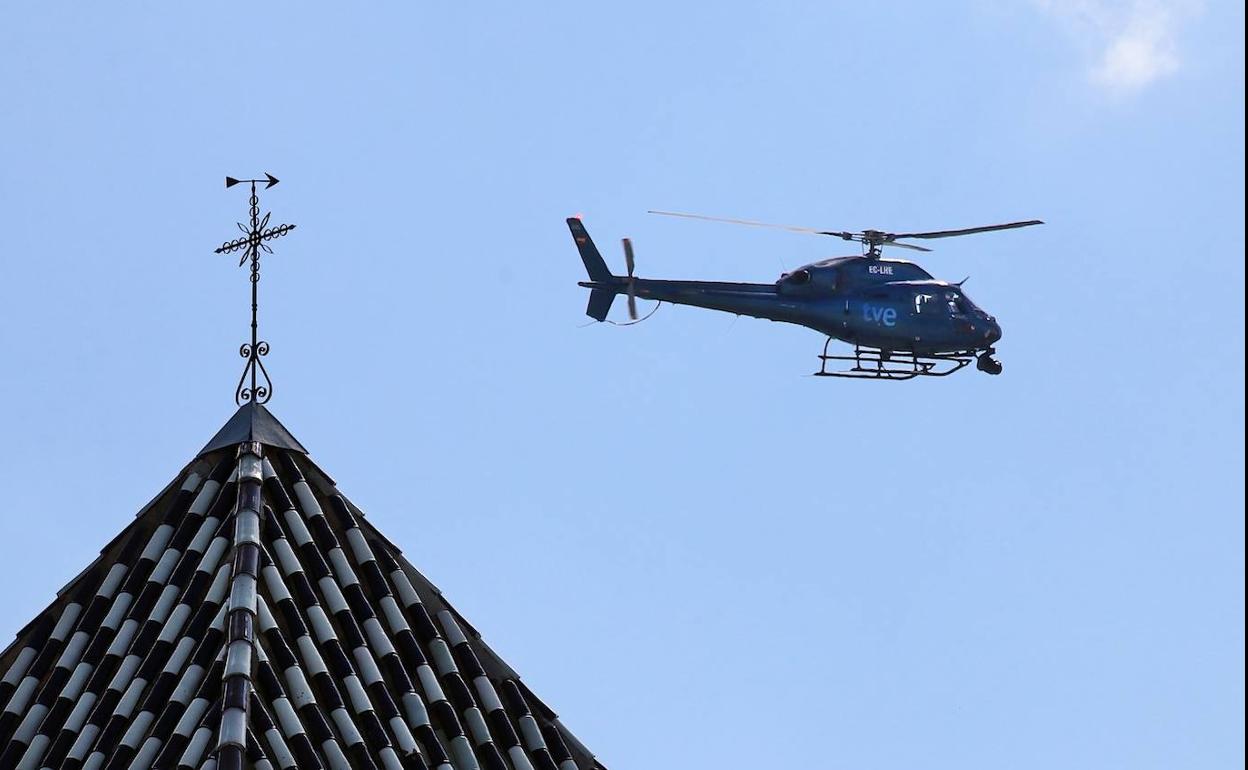 El helicóptero de TVE sobrevolando Úbeda.
