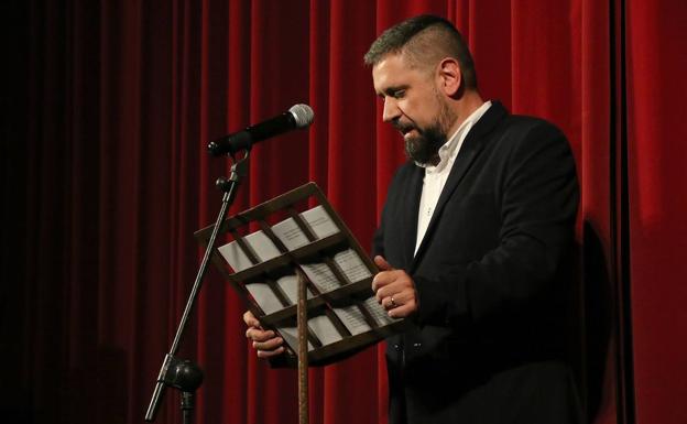 La pregonera fue presentada por Manuel Madrid.