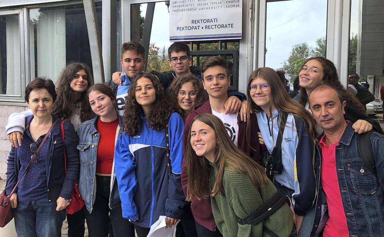 Alumnos del San Juan de la Cruz viajaron a Macedonia para desarrollar un proyecto educativo
