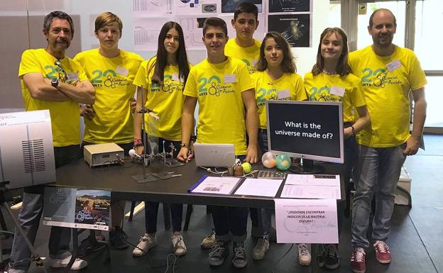 Los estudiantes y sus profesores.