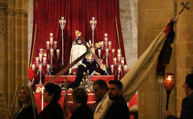 Imagen principal - Acto en Santa María, procesión e iglesia de las Carmelitas Descalzas.