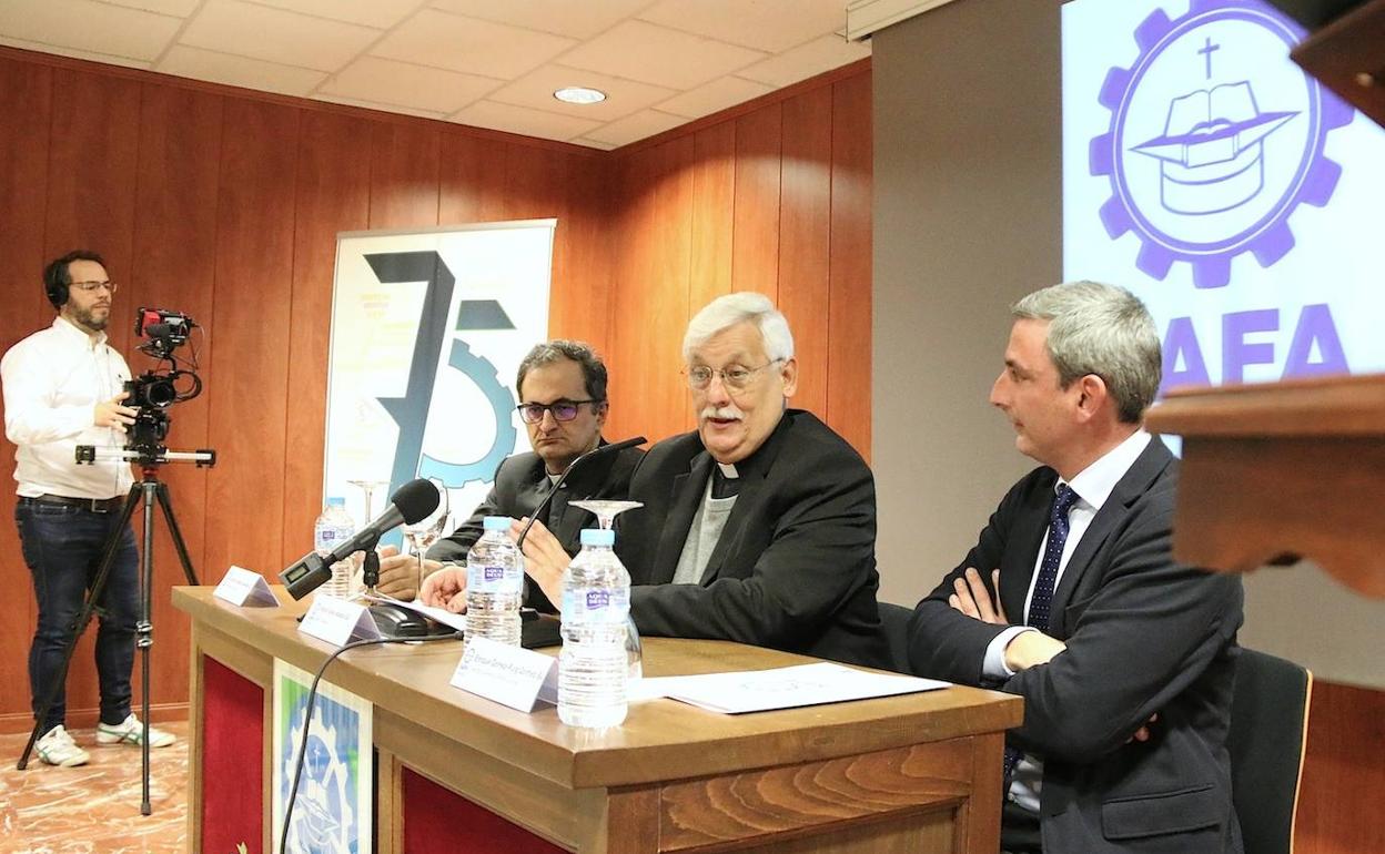 El general de los jesuitas visitó el Centro Universitario Safa en su 75 aniversario
