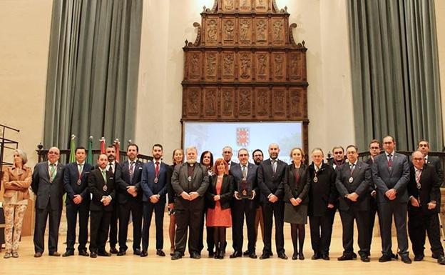 Representantes de todas las cofradías.