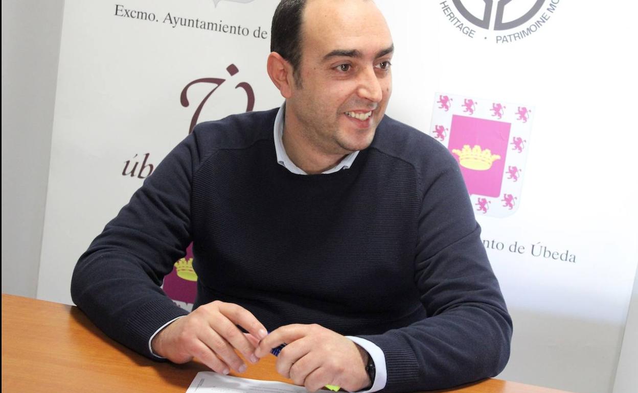 Convocados dos puestos de ordenanza limpiador y uno de ayudante de instalaciones deportivas