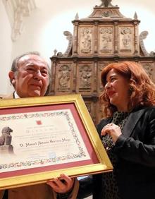 Imagen secundaria 2 - Reconocimientos al colegio Virgen de Guadalupe, al Centro Universitario Safa y al maestro Herrera.