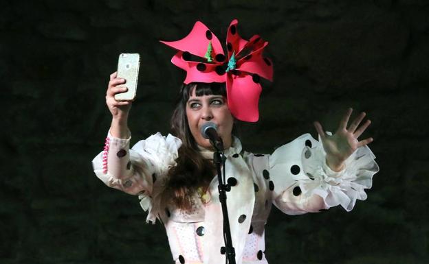 Imagen principal - Maui, Ana Corbel y Mayte Martín.