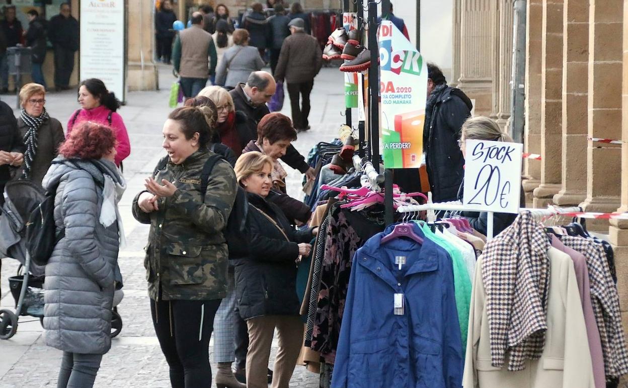 Género en la calle durante el Día del Stock