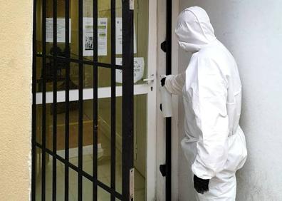 Imagen secundaria 1 - Labores de los miembros de la UME en Úbeda.