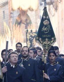 Imagen secundaria 2 - Distintas perspectivas de la procesión del pasado año.