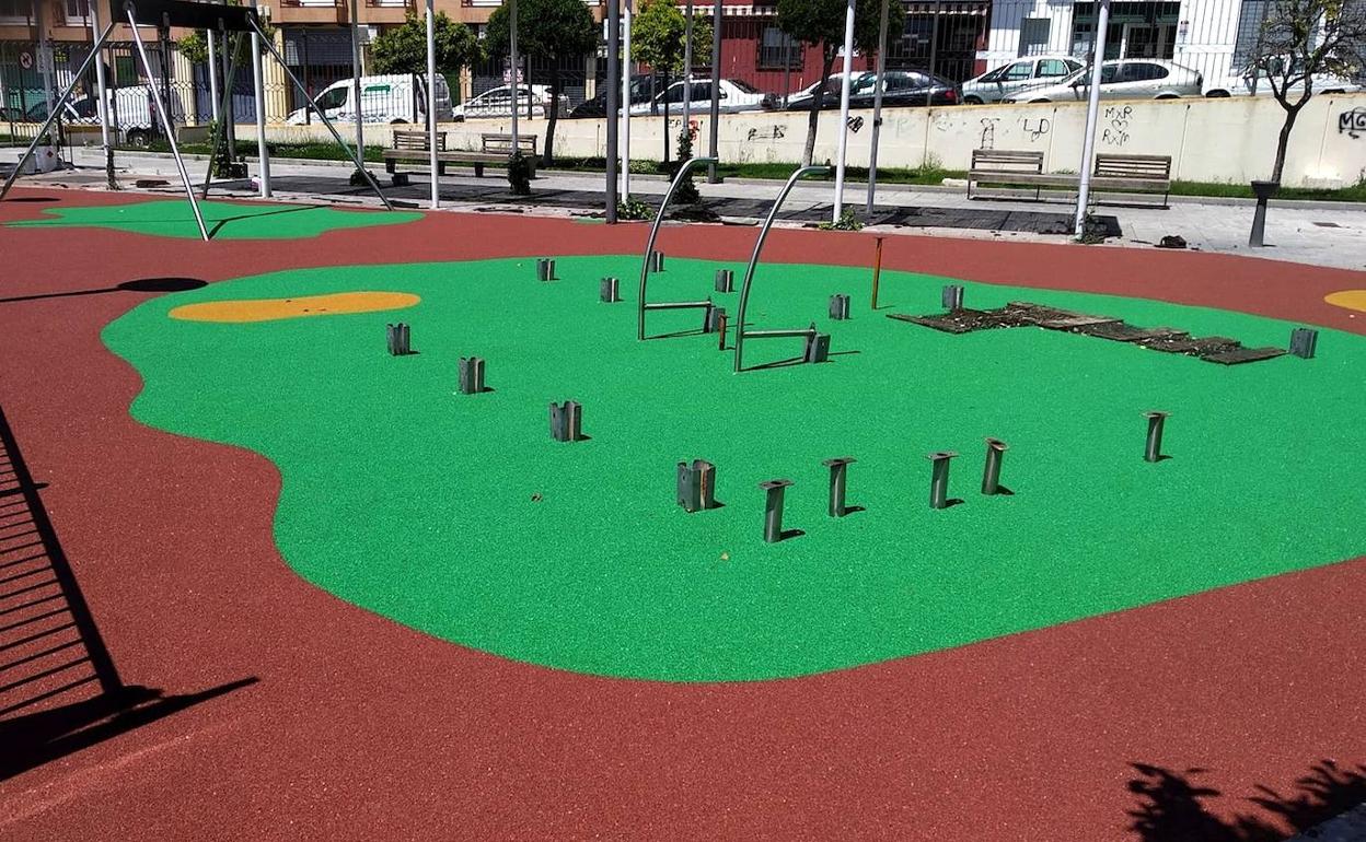 Puesta a punto de los parques de la calle Explanada y la plaza de Palma Burgos