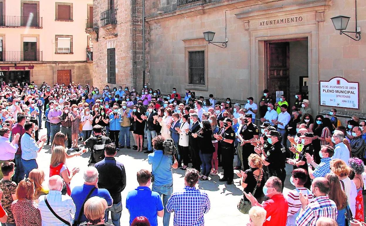 Concentración ante el Ayuntamiento de Úbeda.