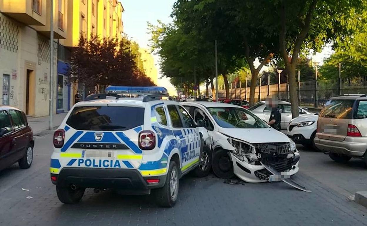 Una patrulla tuvo que interceptar a otro coche para detener una peligrosa persecución por Úbeda