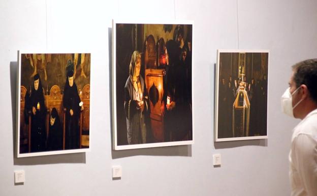 Imagen principal - Exposiciones 'Orthodox Easter' e 'Isla' y detalle de 'Espacio propio'.