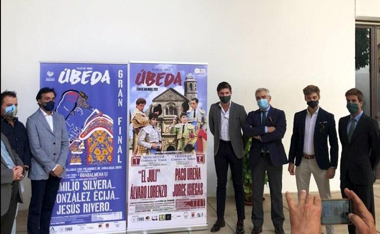 Presentación de los carteles.
