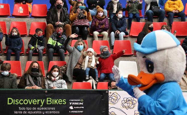 Imagen principal - Varios momentos del espectáculo.