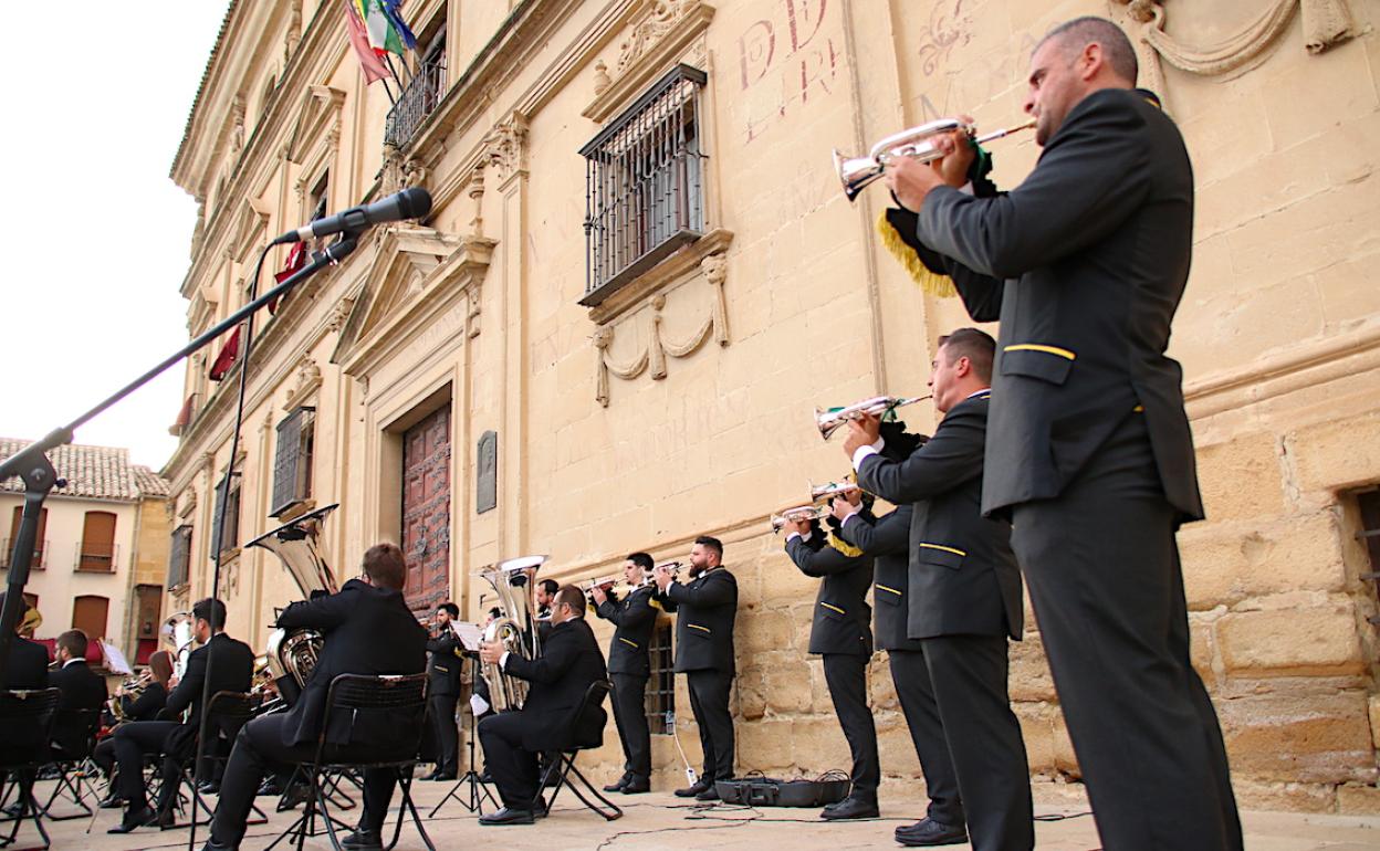 El concierto se celebró ante la fachada del Ayuntamiento.