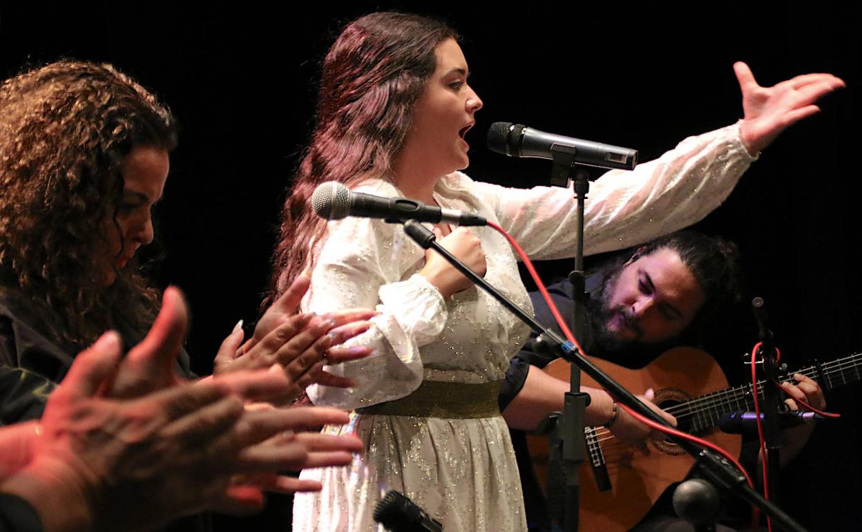 Un momento del concierto de Reyes Carrasco.