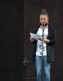 Imagen secundaria 2 - La chirigota del Perchero, el cuarteto del Gago y la presentadora Laura Martínez.