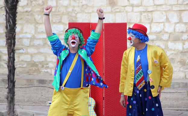 Actuación de los payasos Salpiñoni.