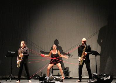 Imagen secundaria 1 - Espectáculo infantil, obra 'Sombras' y actuación de Chulu.