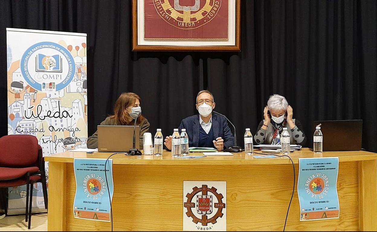 Profesionales abordaron en una jornada la ley de protección integral a la infancia y a la adolescencia