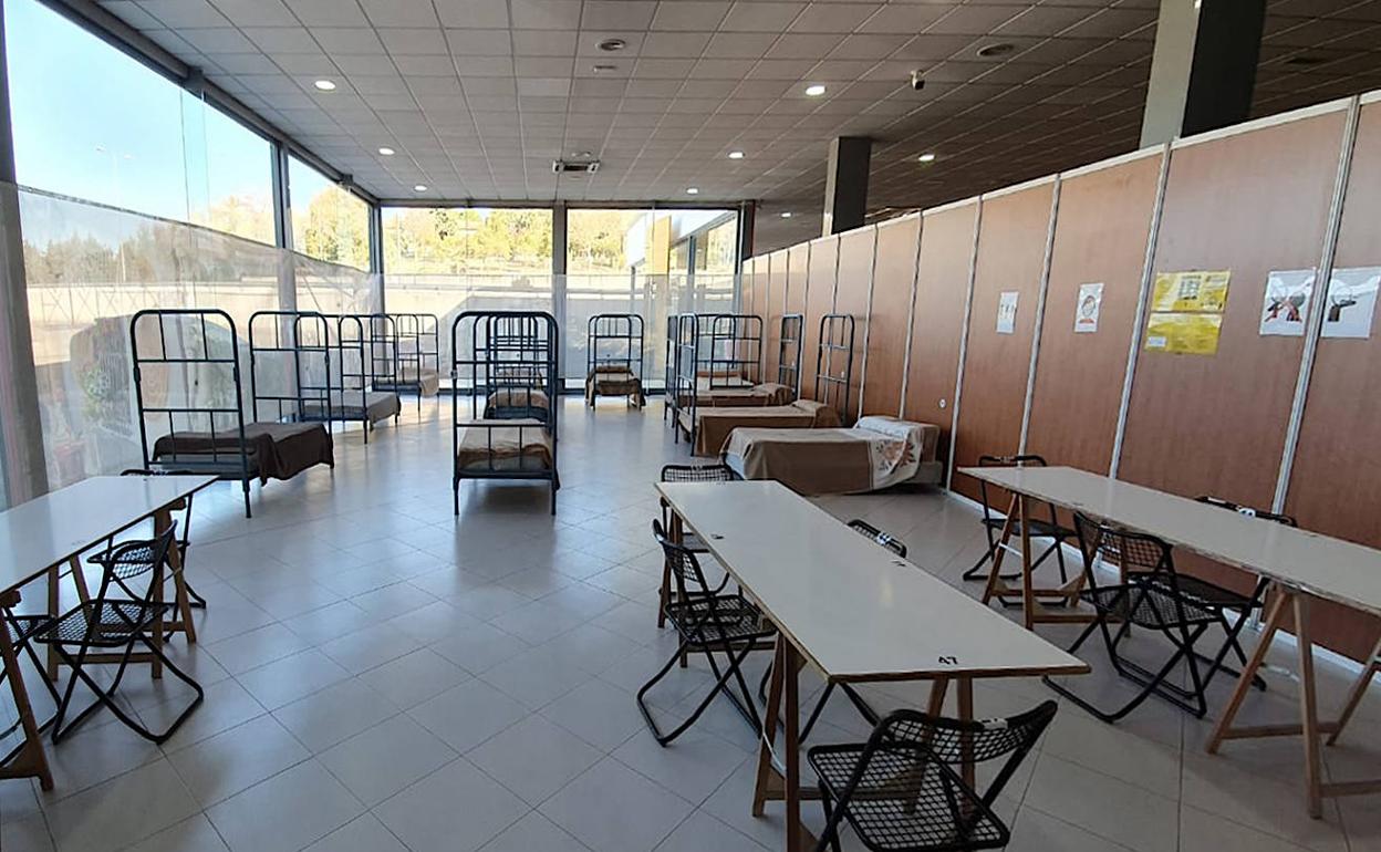 Instalaciones del albergue en el recinto ferial.