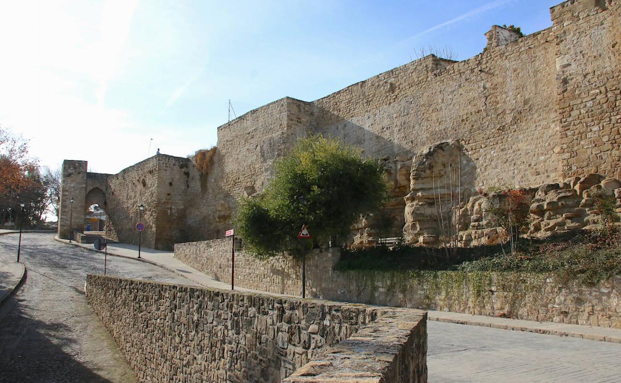 Lienzo de muralla junto a la Puerta de Santa Lucía.