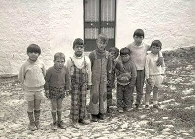 Imagen secundaria 1 - Marcelo Góngora y Arsenio Moreno junto a dos fotos más de la exposición.