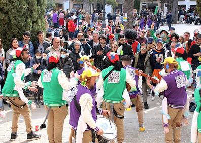 Imagen secundaria 1 - Festival de Manos Unidas y dos momentos de la fiesta en Primero de Mayo.