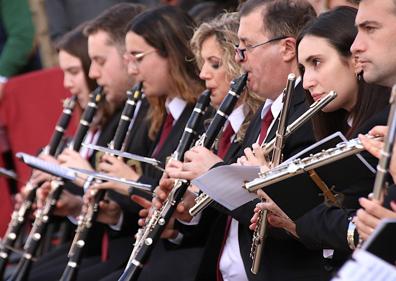 Imagen secundaria 1 - Varios momentos del acto.
