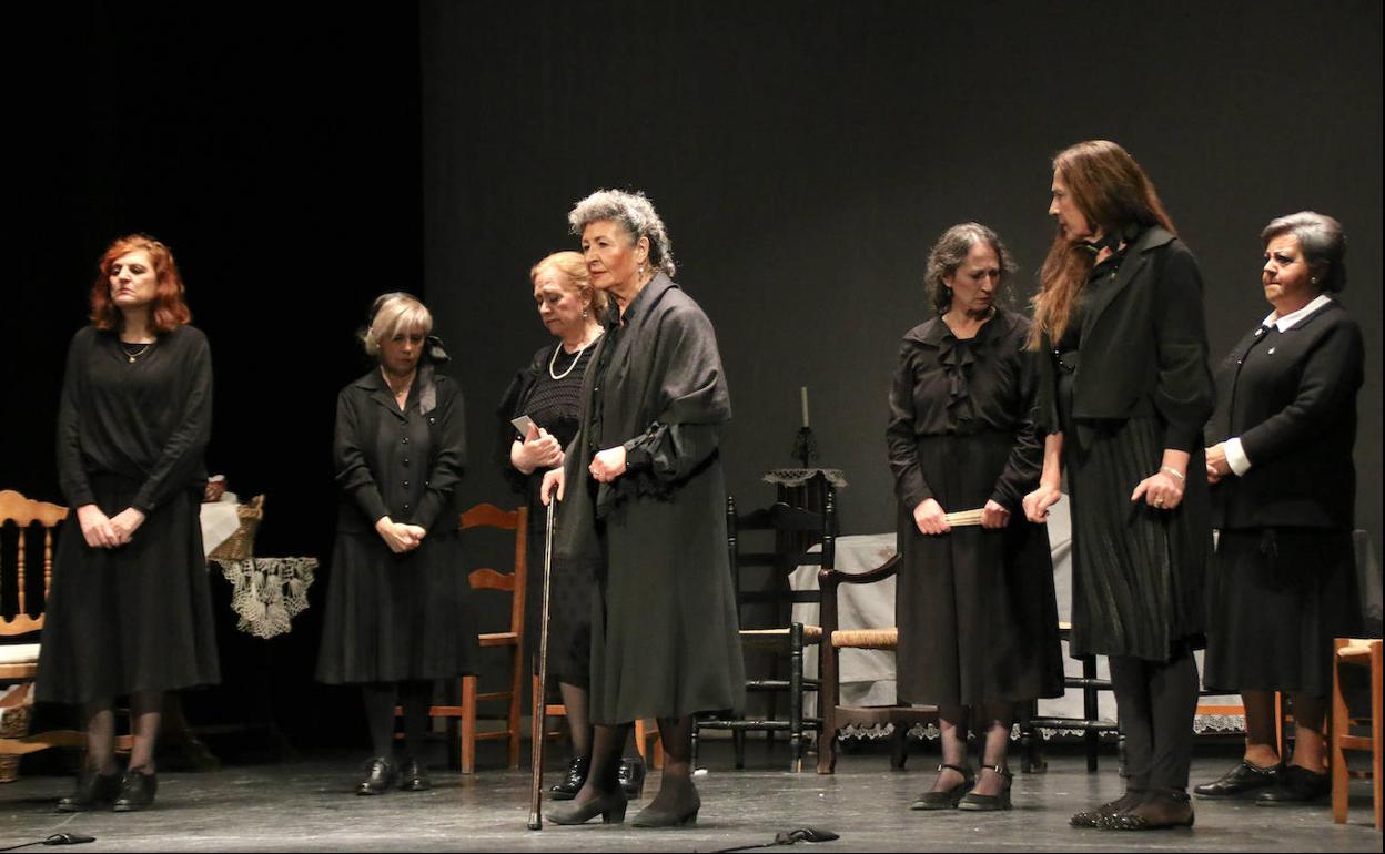 Representación de 'La casa de Bernarda Alba' a cargo de Entreversos