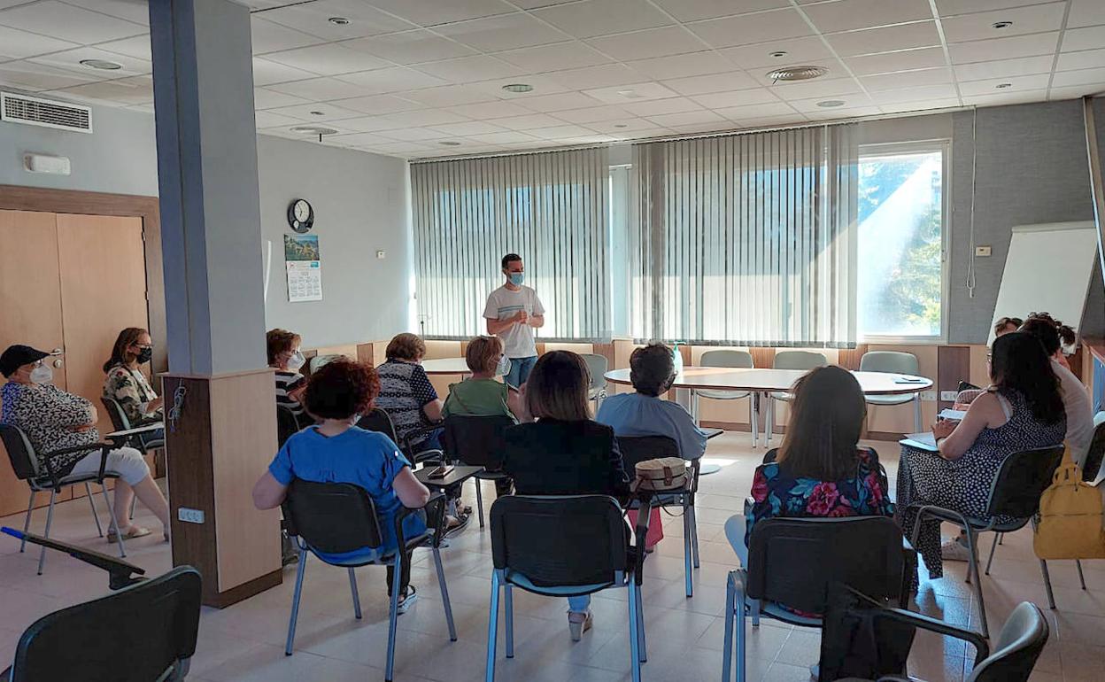 El Área Sanitaria Nordeste imparte talleres dirigidos a mujeres con cáncer de mama