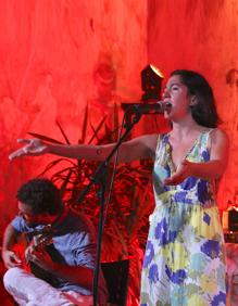 Imagen secundaria 2 - Carlos Bueso, el trío Lunar y Lía Sampai.