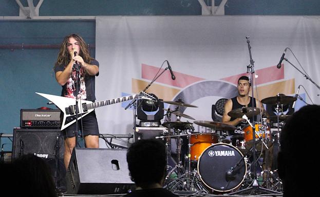 Helter Skelter durante su actuación.