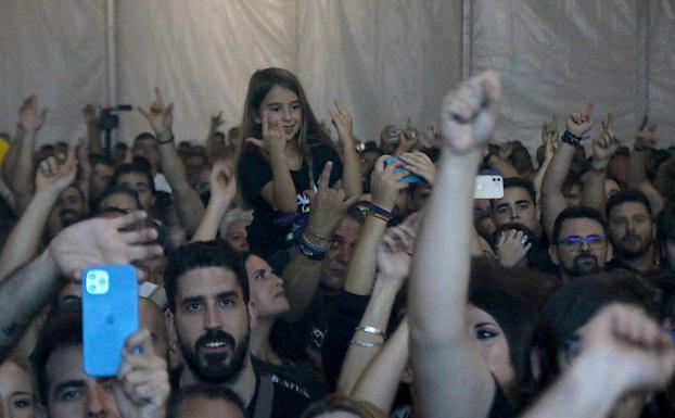 La caseta de la música se mostró abarrotada.