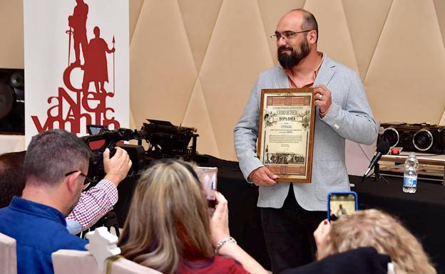 Imagen principal - Premio a Yeyo Balbás y recreaciones.