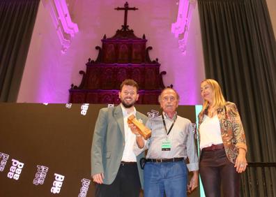 Imagen secundaria 1 - Acto de inauguración, premio a Juan Toribio y charla de Álvaro Sobrino.