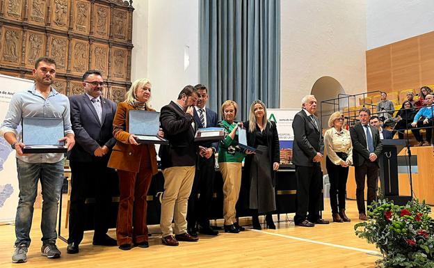 Imagen principal - Varios momentos del acto celebrado en Úbeda.