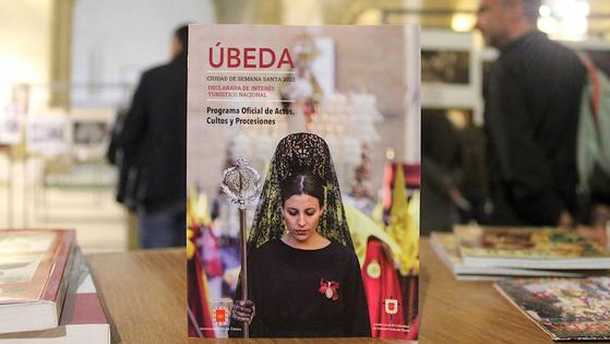 Presentado el libro de horarios de Semana Santa con imagen renovada