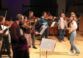 Alumnos de violín.