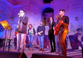 El concierto finalizó con los participantes interpretando 'Yolanda'.