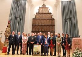 El pregonero Alfonso Moreno junto a la Archicofradía