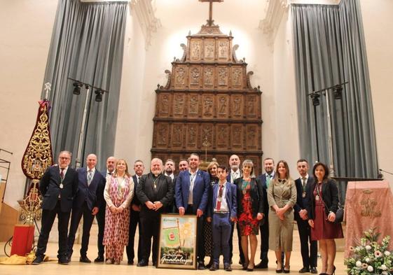 El pregonero Alfonso Moreno junto a la Archicofradía