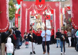 Procesión por la calle Valencia.