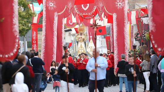 La Virgen de la Soledad paseó por su barrio en la festividad de la Ascensión