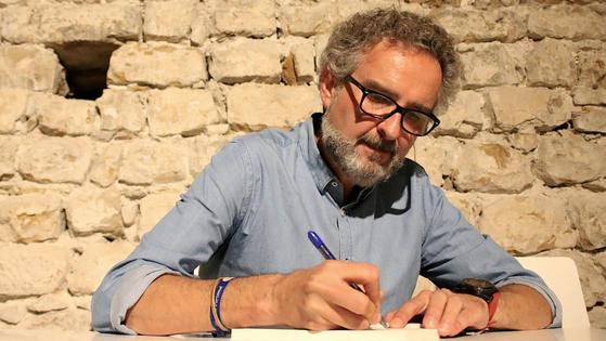 Andrés Ortiz Tafur presenta hoy en San Lorenzo su segundo poemario