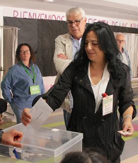 Imagen secundaria 2 - Tomás Fuentes del PP, Fernando Navas de Vox y Blas Ruedas tras María Blanco de Sumando con Úbeda.